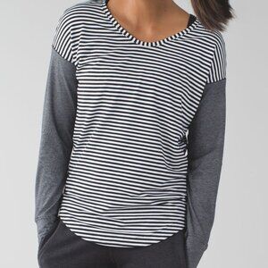 Lululemon Women's Weekend Long Sleeve Size: 6
